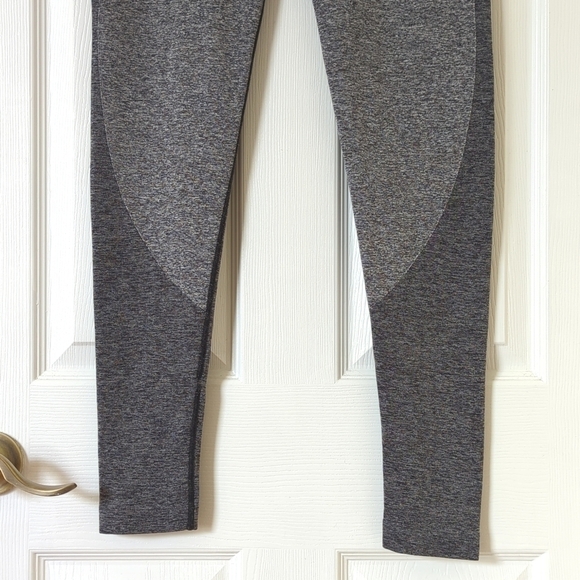 Gymshark Dry Low Rise Athletic Fit Body Contouring Workout Leggings Gray Medium - Picture 6 of 10